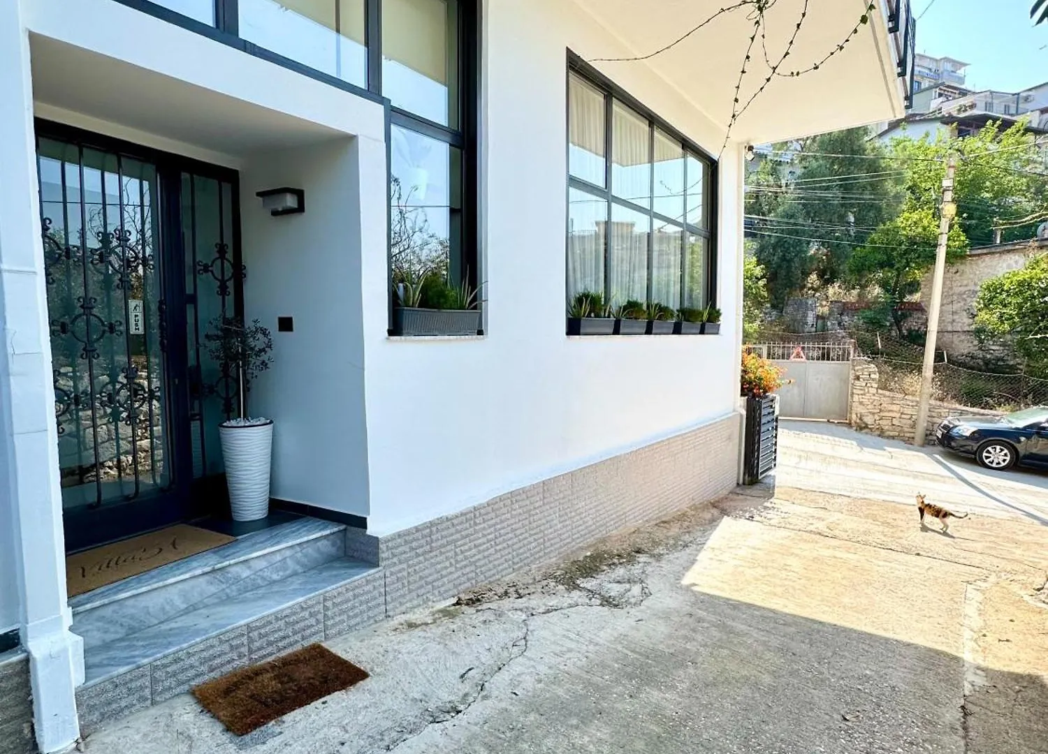 Vila 51 Sunny Deluxe Apartment Sarande