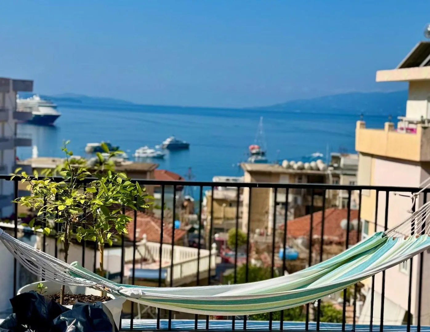 Vila 51 Sunny Deluxe Apartment Sarande