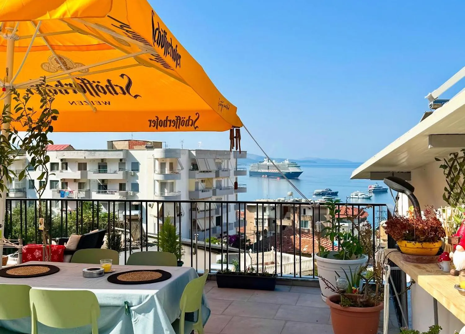 Vila 51 Sunny Deluxe Apartment Sarandë